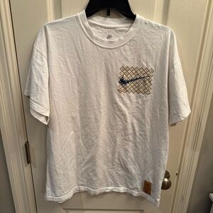 Nike Men's N7 White Tee with Graphic Logo. Mens size Medium